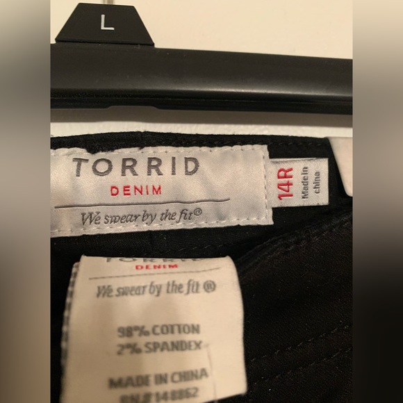 NWT Torrid Black Luxe Skinny Jeans Size 14 14R - Picture 3 of 5